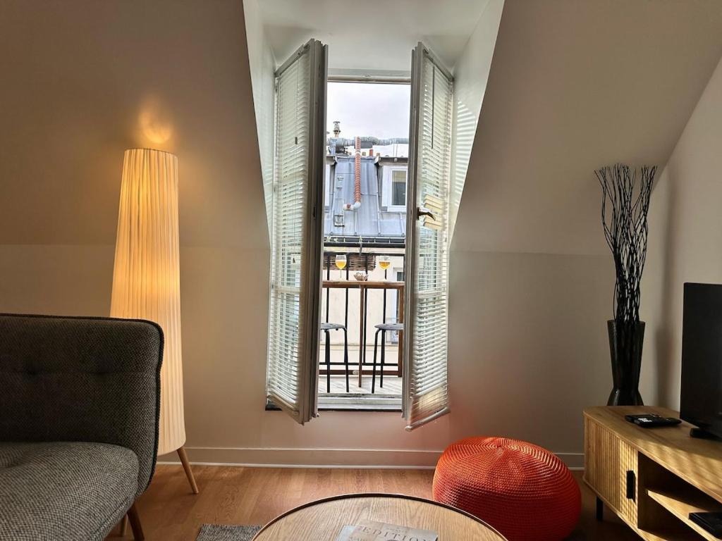 Celine 31 Bright Apartment Between Champs Élysée and Eiffel Tower - 4