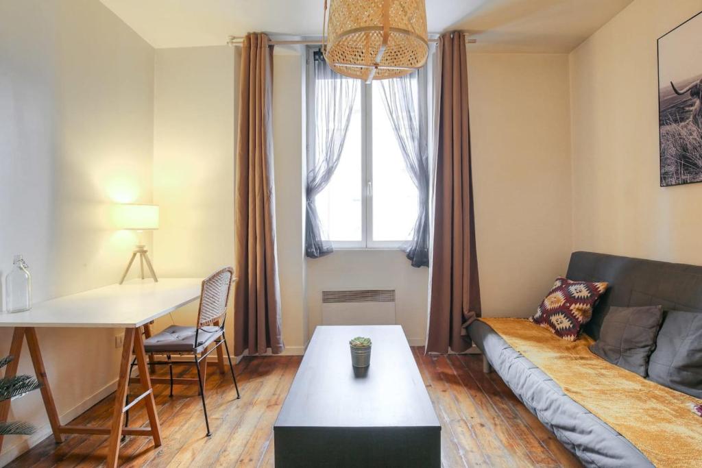 Charming with balcony in the heart of the 7th - 1