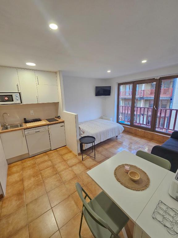 Kyra-Apartaments FronteraBL HUT2-6074 - 1