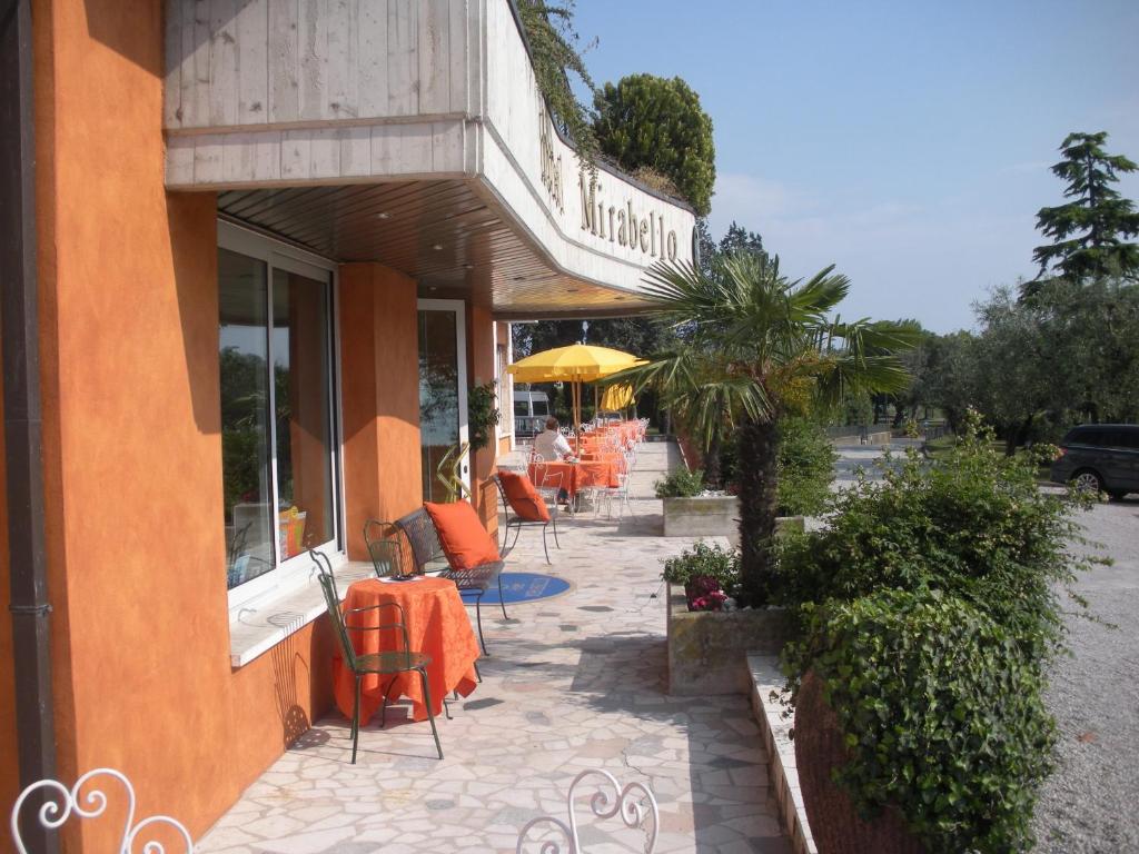 Hotel Mirabello — Restaurant & bars in Sirmione, Lombardy