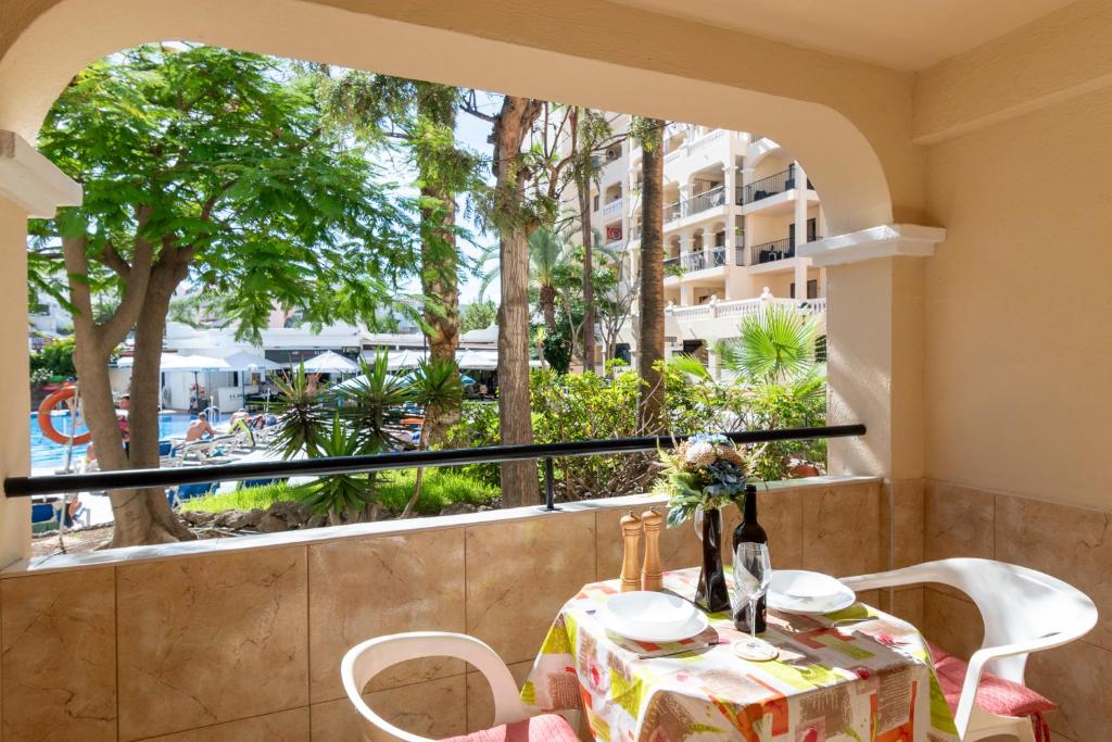 Cosy Studio Apartment Communal Heated Pool - 2
