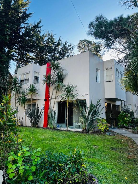 Departamento en barrio del golf moderno, tranquilo y arbolado - 1