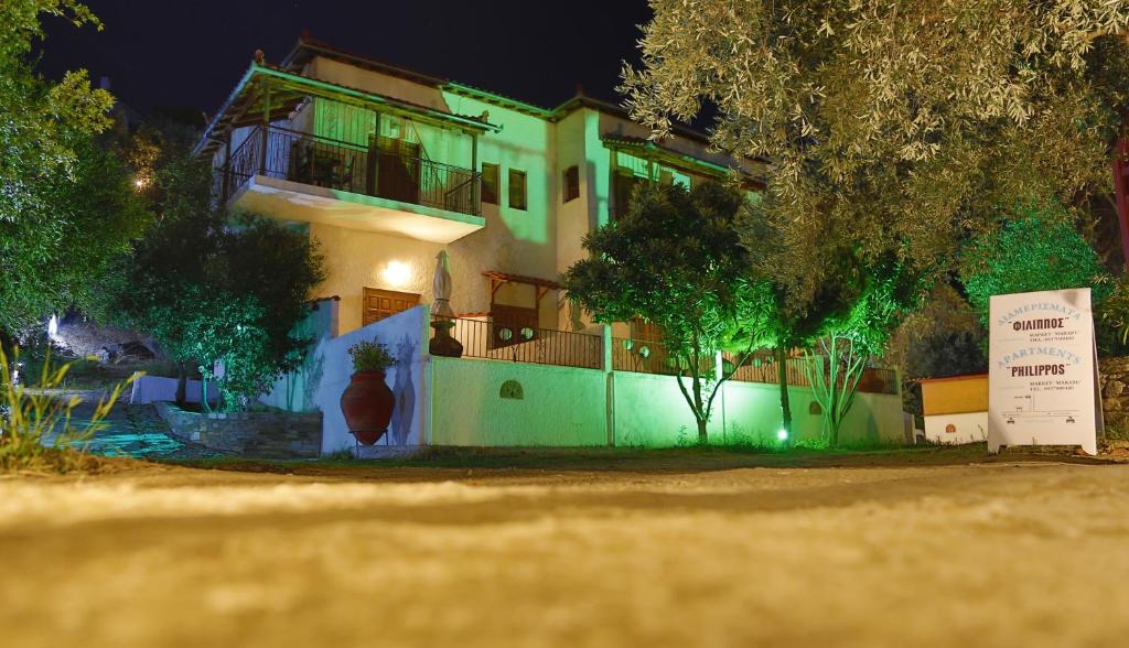 Philippos Apartments — Hotel in Afissos