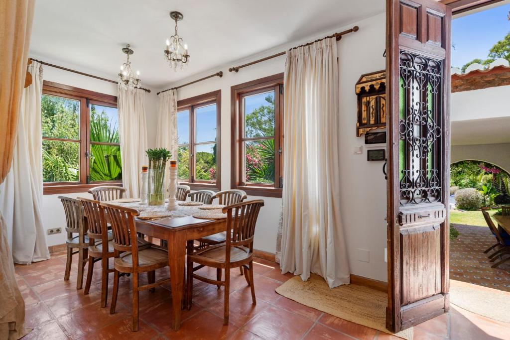 Unique Villa Calahonda - 2