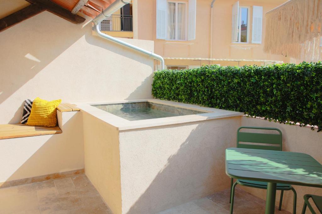 Suite Cigale Jaune avec terrasse et piscine à Antibes - 1