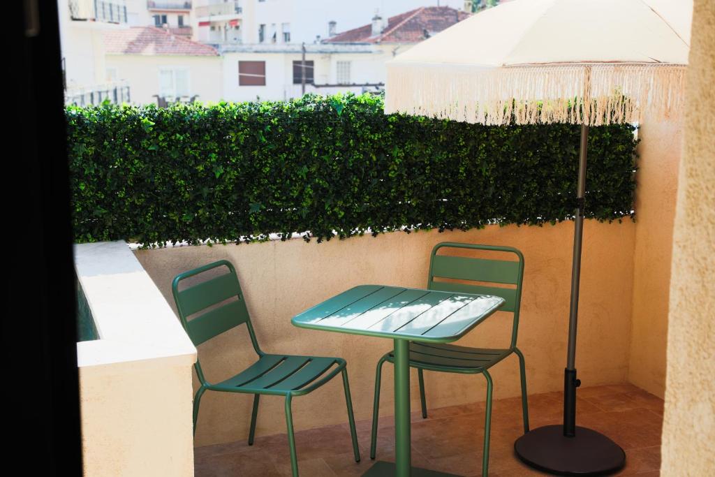 Suite Cigale Jaune avec terrasse et piscine à Antibes - 2