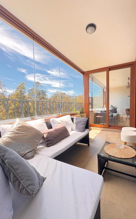 Moderno y exclusivo depto con vista a la laguna grande - 2