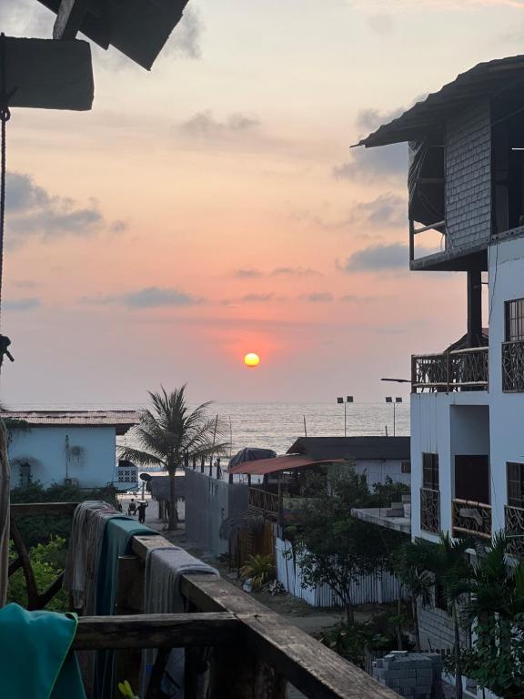 El Turista - MOON ST - 5