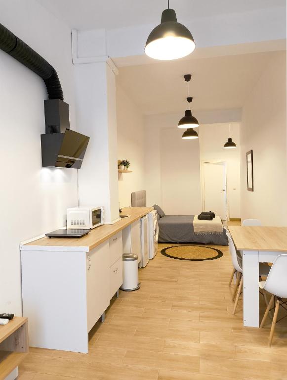 Central Cozy Ground Floor Studio - 1