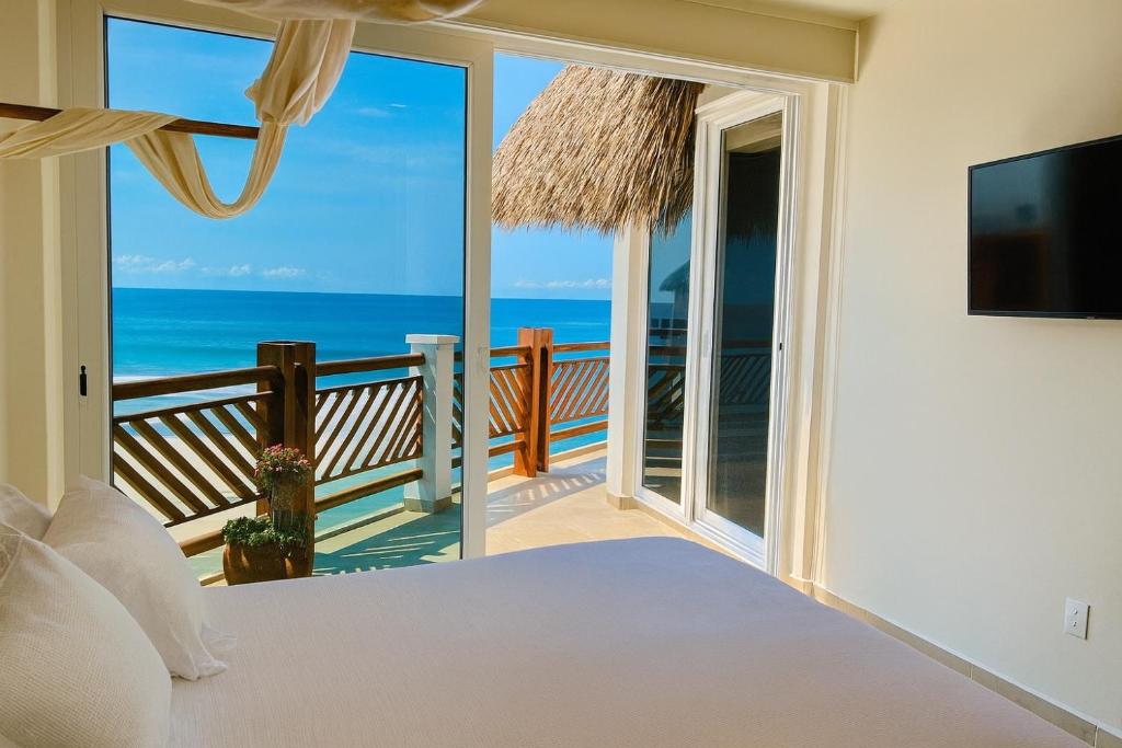 Beachfront in a peaceful Resort 8mi from Puerto Escondido - 5