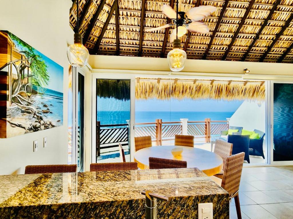 Beachfront in a peaceful Resort 8mi from Puerto Escondido - 4
