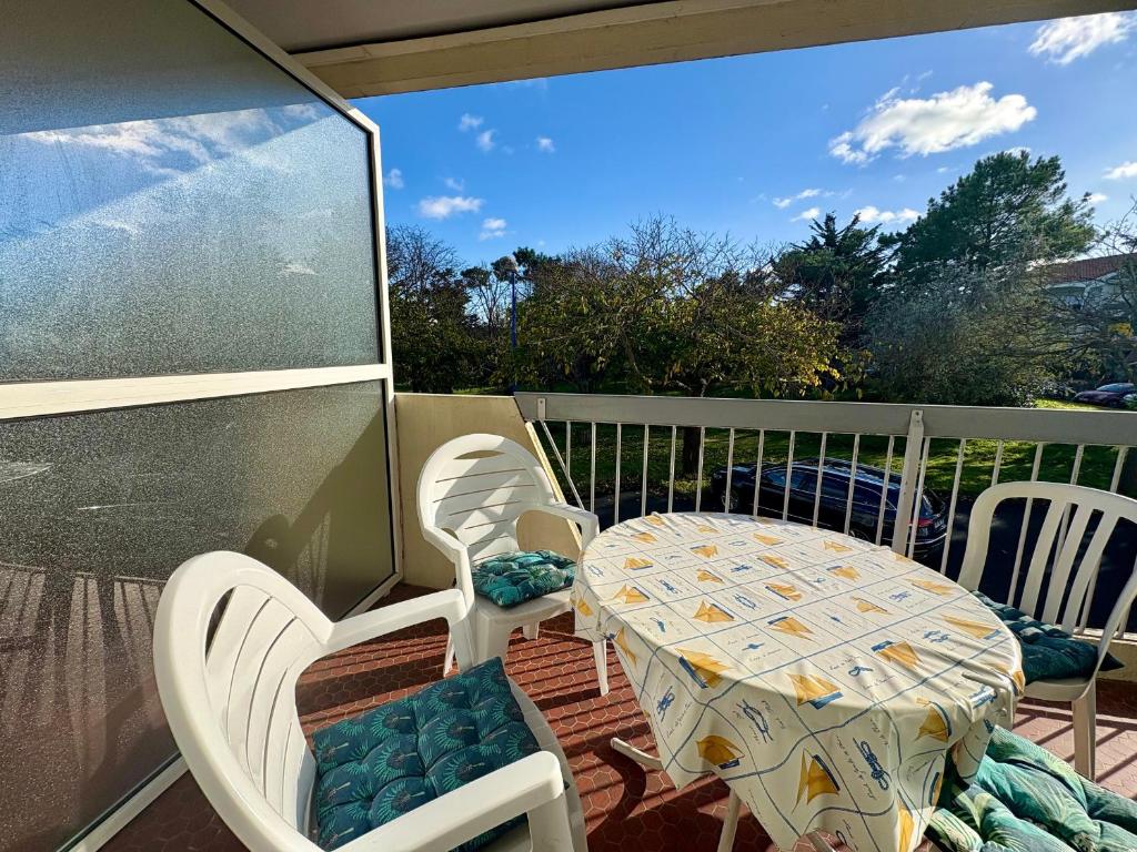 Bel appartement à St Jean de Monts avec balcon et parking, proche plage et commerces - FR-1-323-585 - 1