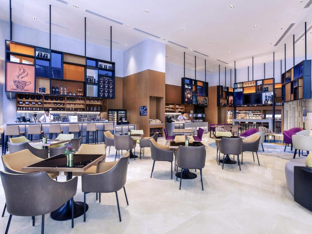 머큐어 싱가포르 온 스티븐스 호텔 외관과 수영장 전경