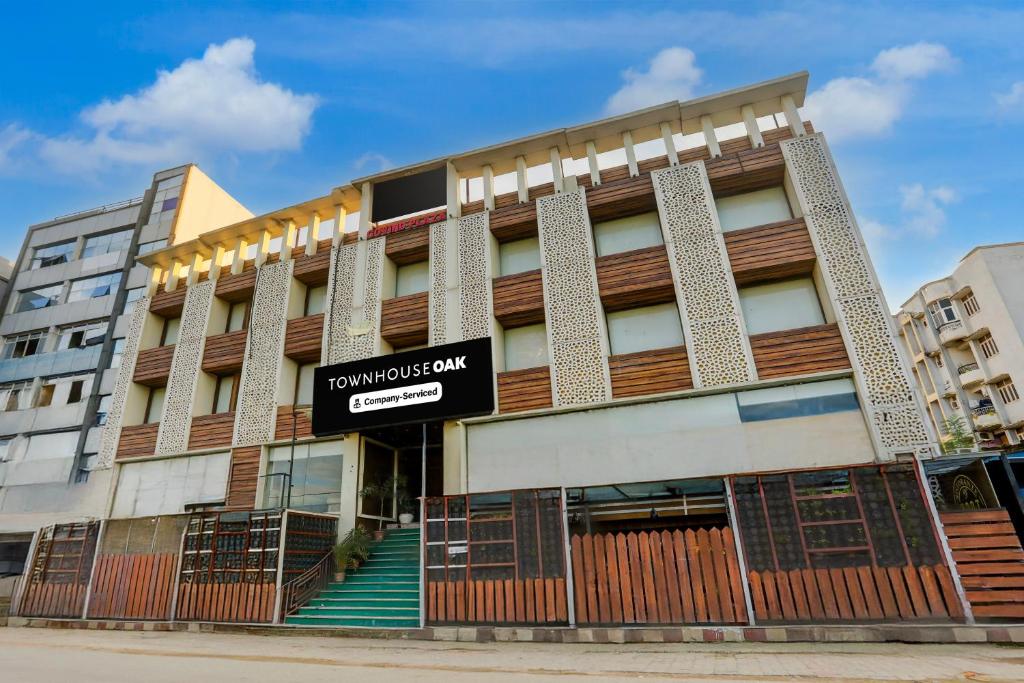 Super Townhouse Oak Amity University Patna의 객실 내부 이미지