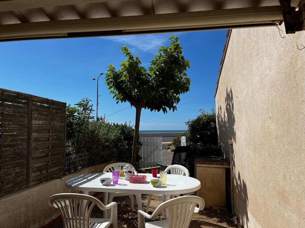 Appartement T2 RDC, Front de Mer, 4 couchages, Les Balcons de la Méditerranée Narbonne Plage - 1