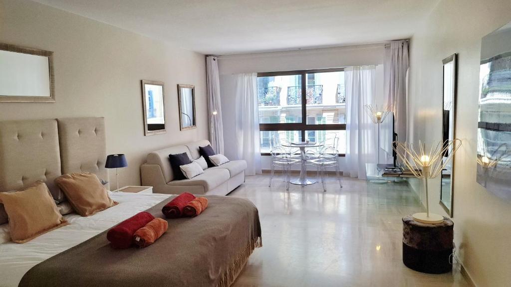 Gray d'Albion - Cannes Rue d'Antibes - 2 Minutes walk from Beach, Palais des Festivals, Boulevard de la Croisette - Free Parking - 1