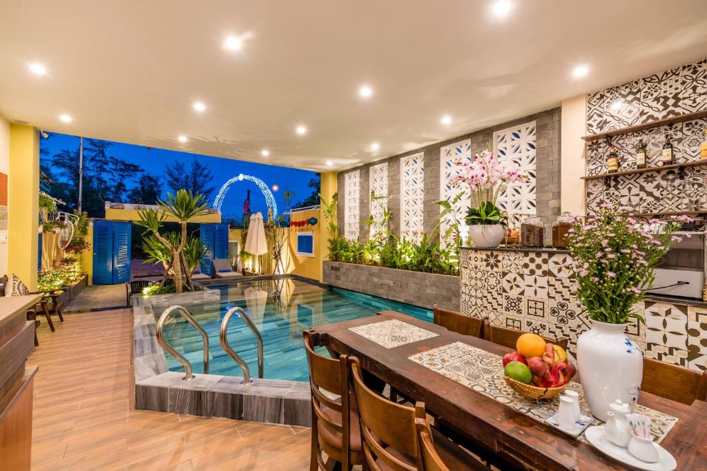 Private room at Hoi Ana Golden walls Homestay – Swimming pool - 1
