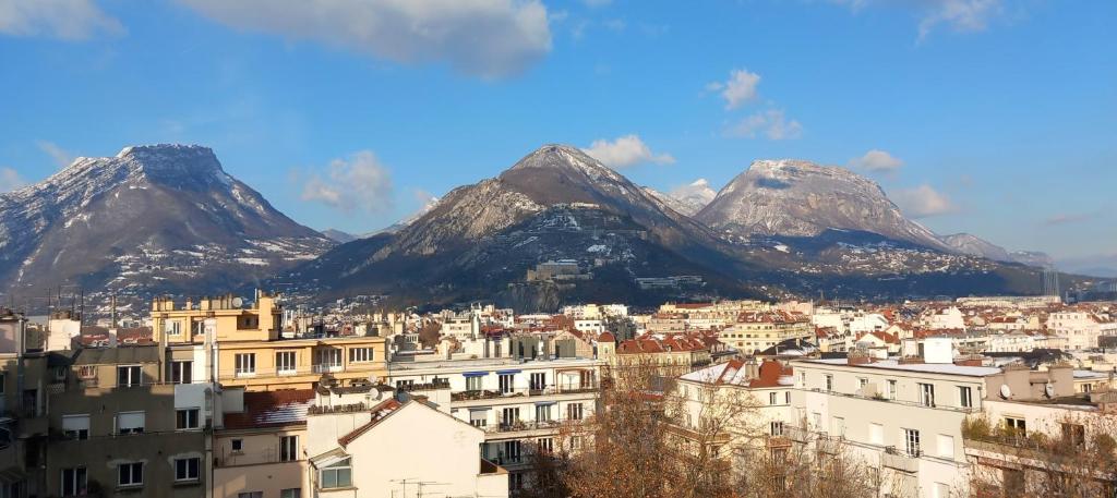 espace privé, balcon vue montagnes pour 1 à 4 personnes - 2