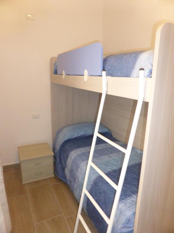 VILLA MARINA 3 CAMERE 2 BAGNI solo per famiglie PIAZZA NEMBER - 5