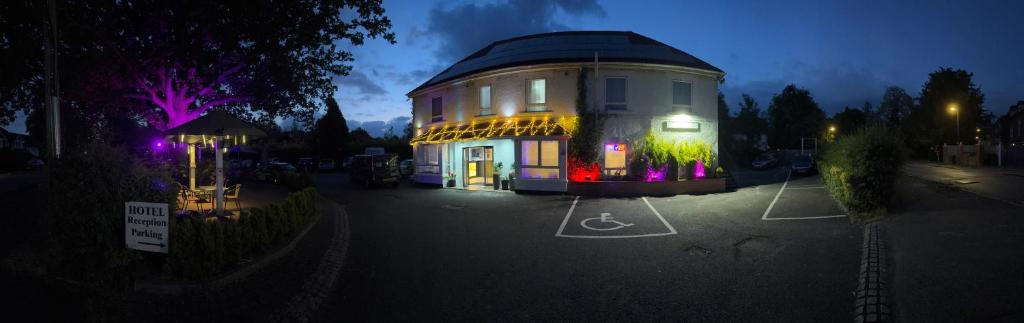 Exterior view, Gatwick White House Hotel in London
