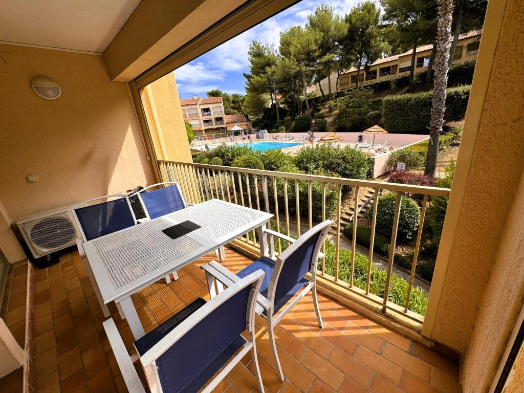 T2 avec piscine et accès privé à la mer - 3