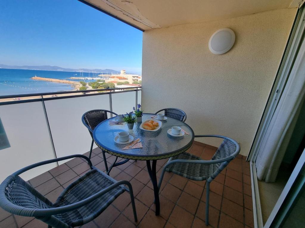 Apartamento en primera línea en L'Escala con aire acondicionado y parking - HISP-236-98 - 2