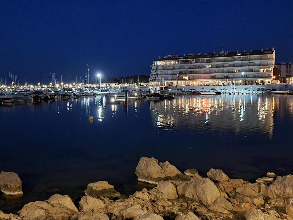 Apartamento acogedor cerca de la playa con aire acondicionado - HISP-236-180 - 2