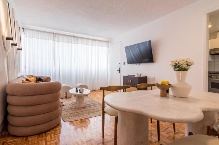 Location- Design & Comfort Fully equipped - 5
