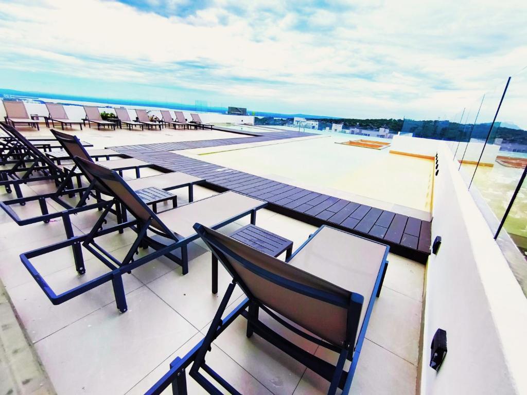 Apartamento moderno 2BD 2BA con terraza, Cerca del Mar y Centro 6 - 2