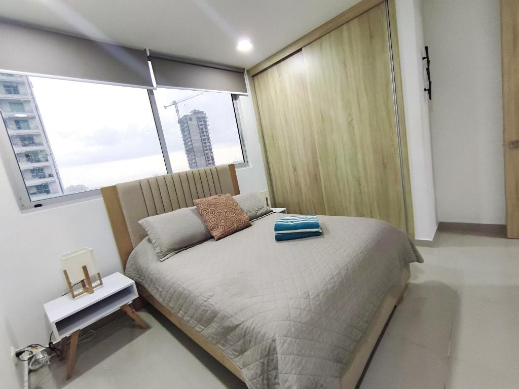 Apartamento moderno 2BD 2BA con terraza, Cerca del Mar y Centro 6 - 5