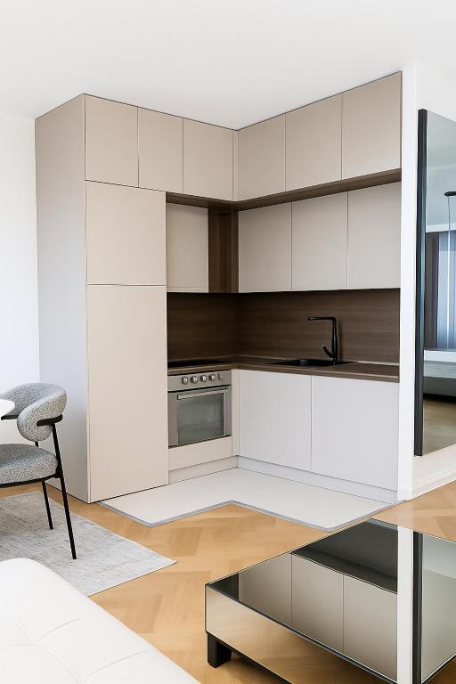 White Lounge Haustor - 3