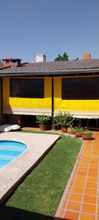 La Emilia Casa de Vacaciones con Pileta y Quincho - 4