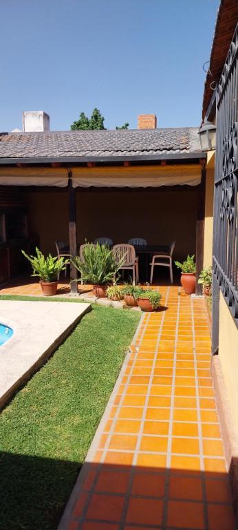La Emilia Casa de Vacaciones con Pileta y Quincho - 3