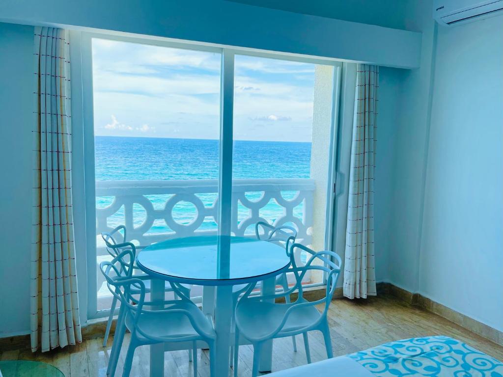 Seashore Apartment Cancun - 4