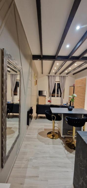 Chic & Design Studio for 3 people - 5