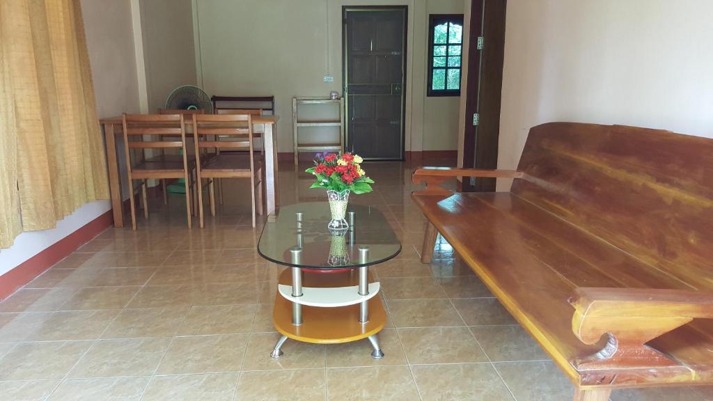 Bungalow with Garden View