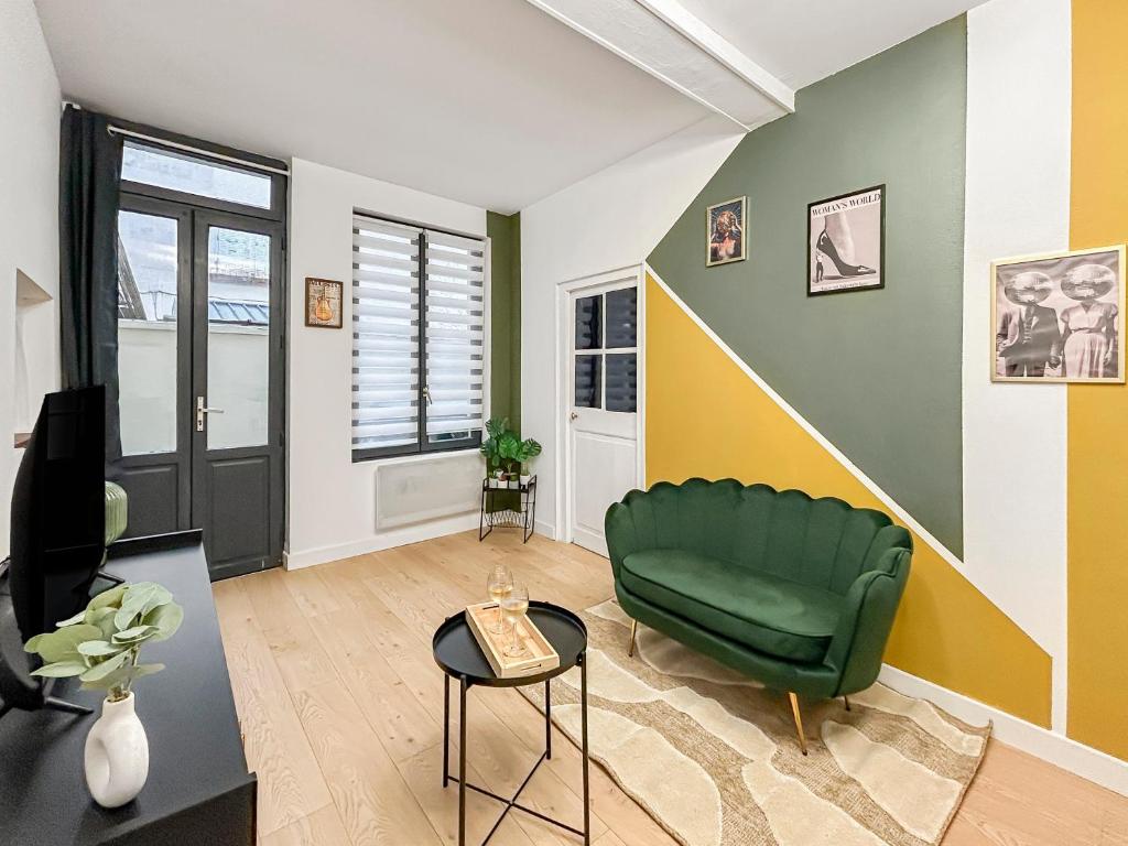 T2 rénové avec terrasse, spa et charme central - 1