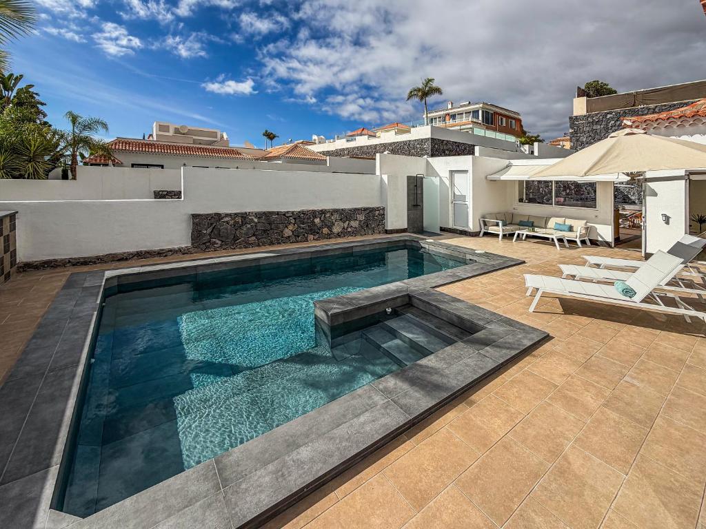 Exklusive Villa mit beheiztem Pool in Costa Adeje - 2