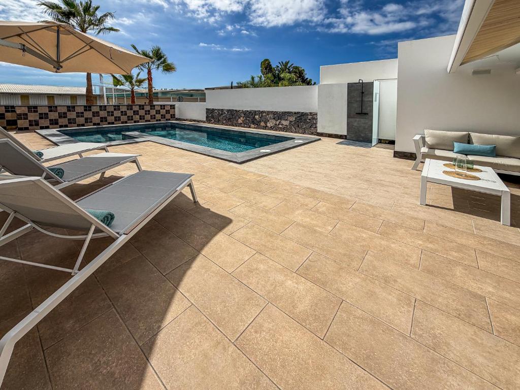 Exklusive Villa mit beheiztem Pool in Costa Adeje - 1