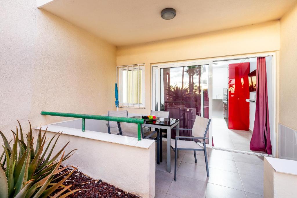 1012 Los Cristianos front row sea, pool free WiFi - 4