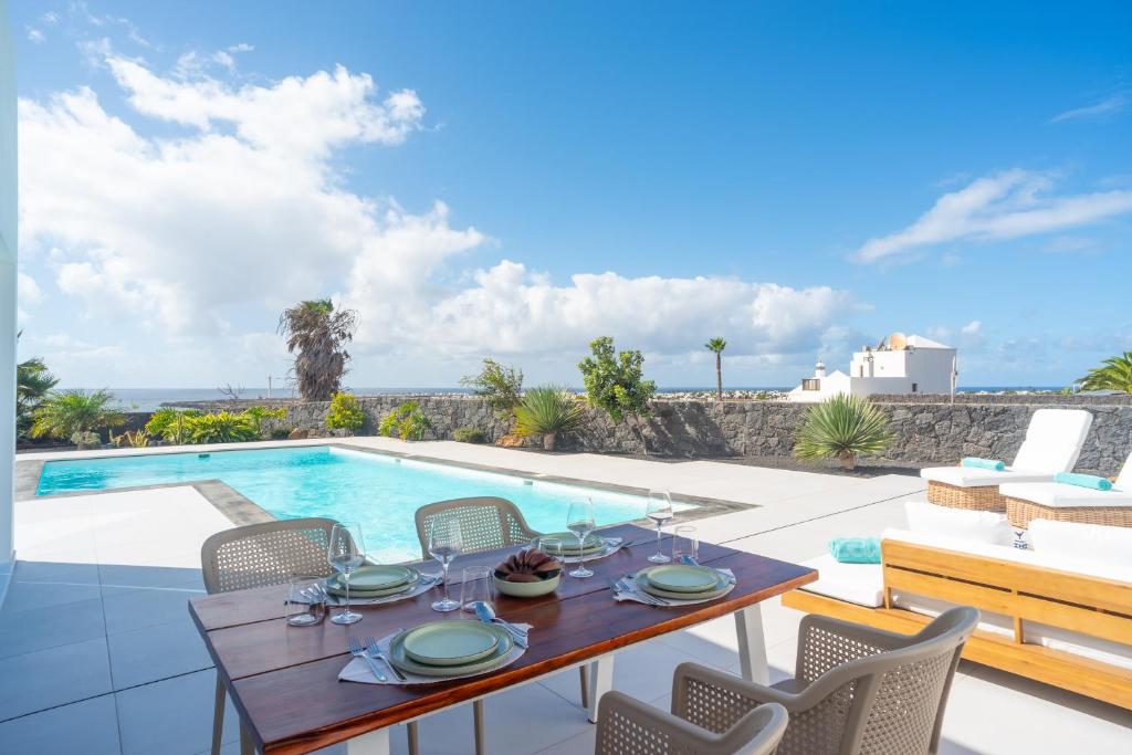 Ereza Hoopoe Villas — Playa Blanca, Canary Islands