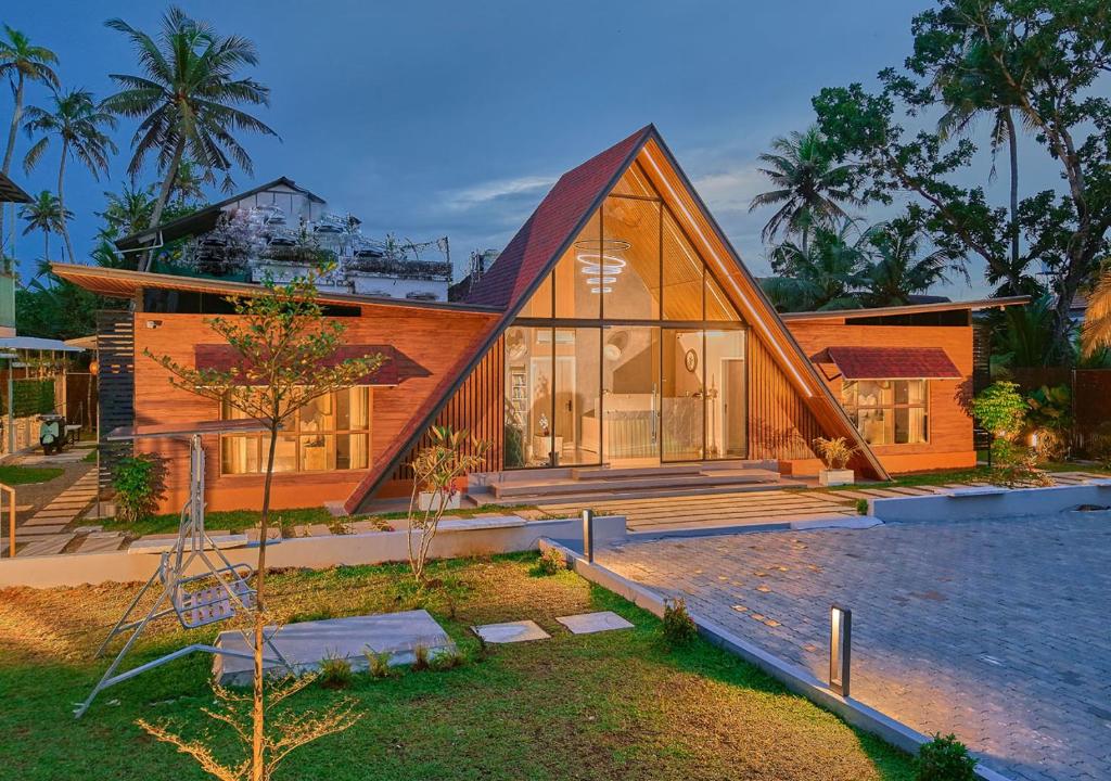 Curated visual reference: Picture Idea: From 14 Kayal Cove Luxury Pool Resort Houseboats Alleppey By