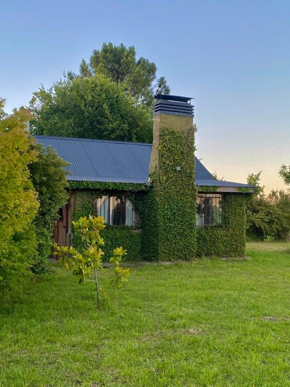 Cabaña al pie de la sierra - 1