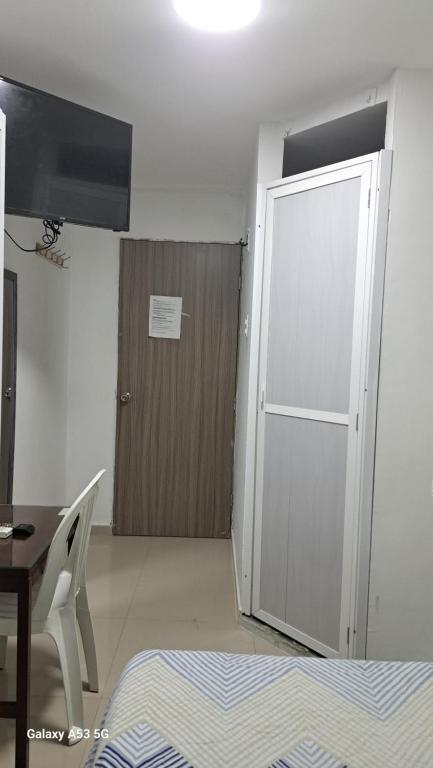 Arriendo comfortables habitaciones amobladas por meses y días - 3