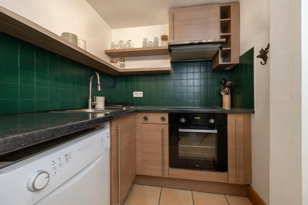 Cozy Sleeps 4 Mountain view 300m lift - 5