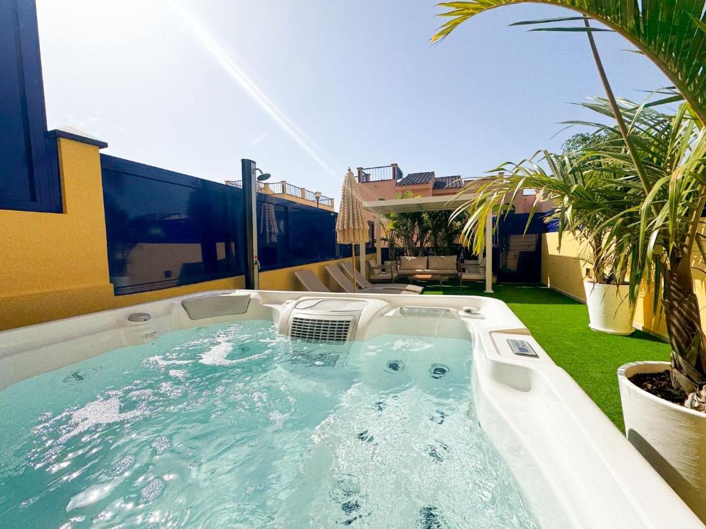 Oasis Beach Home Meloneras with jacuzzi - 3