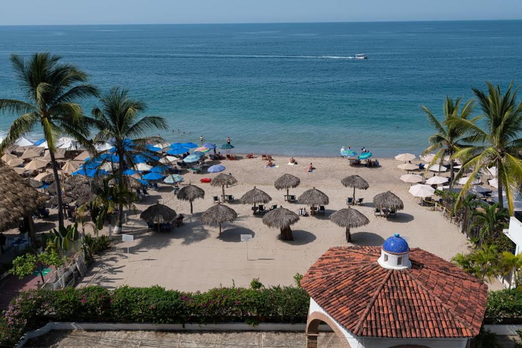 2BR Oceanside Resort Condo Pool & Private Beach - 4