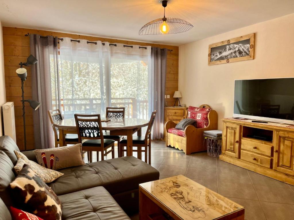 Appartement T3 cosy près du centre avec terrasse et parking - FR-1-624-114 - 1