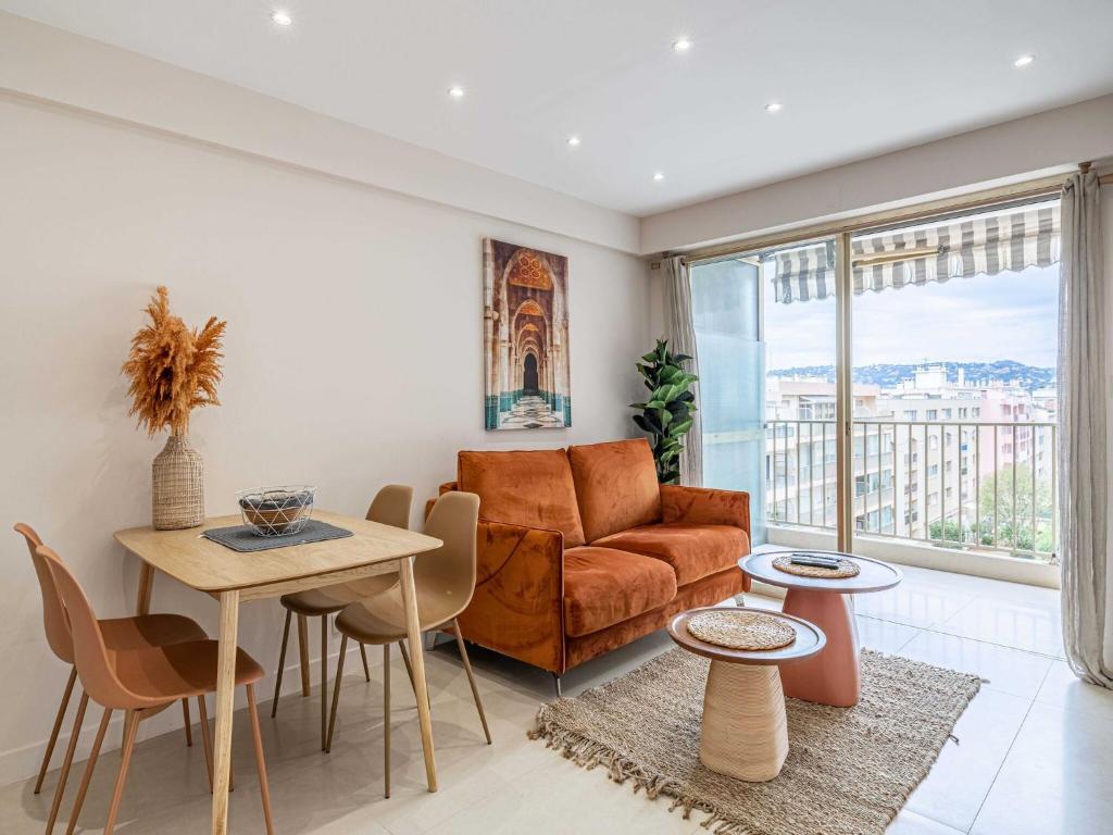 Renovated flat 250m from the beach - Town centre - 2BR 6p - 1