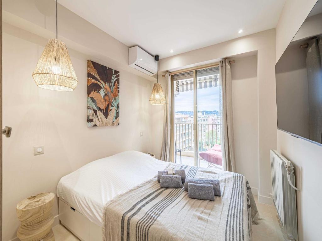 Renovated flat 250m from the beach - Town centre - 2BR 6p - 5